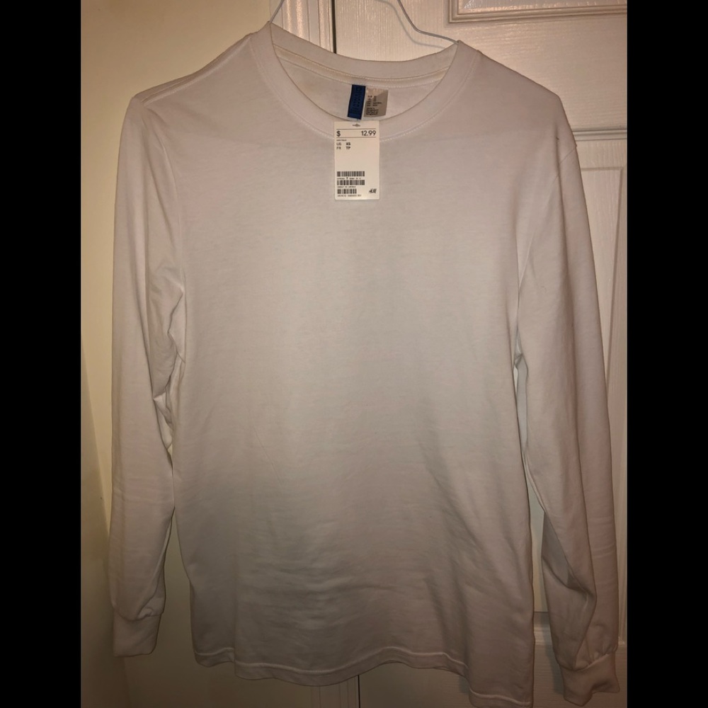 H&M divides long sleeve t-shirt
